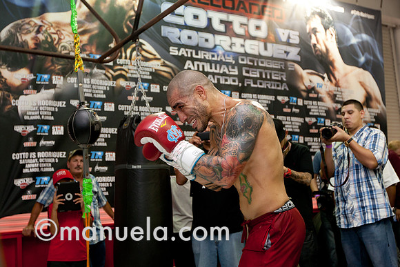 Miguel Cotto trains for his fight against Delvin Rodriguez on Oct 5