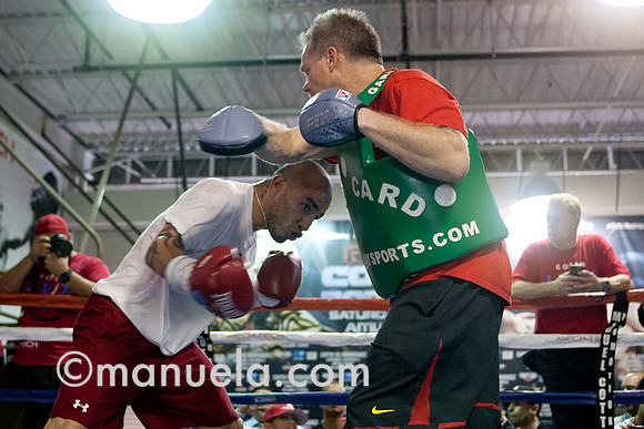 Miguel Cotto and trainer Freddie Roach prepare for the fight against Delvin Rodriguez on Oct 5