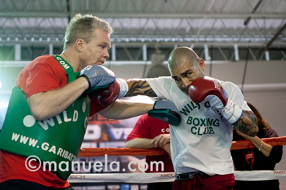 Miguel Cotto and trainer Freddie Roach prepare for the fight against Delvin Rodriguez on Oct 5