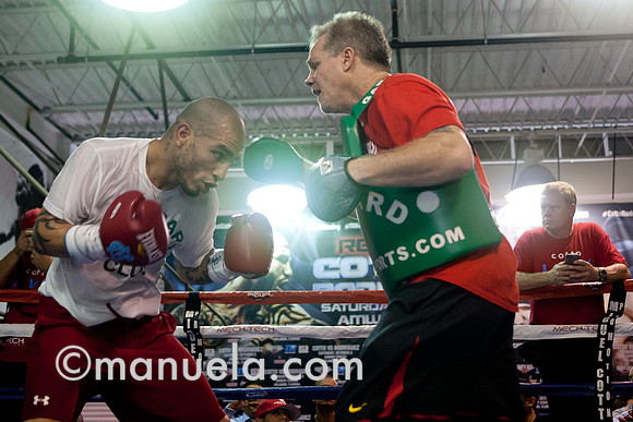 Miguel Cotto and trainer Freddie Roach prepare for the fight against Delvin Rodriguez on Oct 5